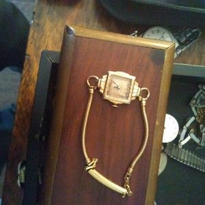 1937 Bulova 10k gold ladies wrist watch